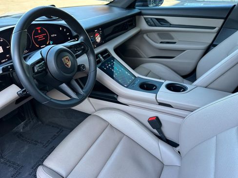 Used 2023 Porsche Taycan image 4