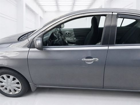 Used 2012 Nissan Versa SV FWD image 20