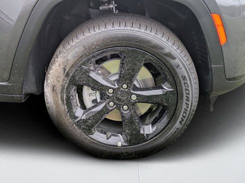 New 2025 Jeep Grand Cherokee L Limited w/ Black Appearance Package image 9