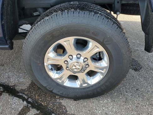 Used 2024 RAM 2500 Big Horn w/ Sport Appearance Package image 5