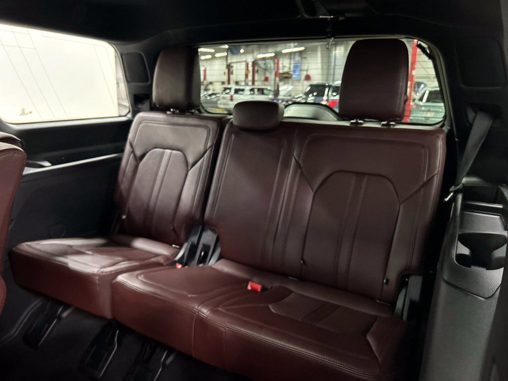 Used 2024 Ford Expedition Limited AWD/4WD image 34