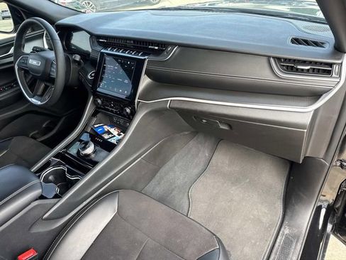 Used 2023 Jeep Grand Cherokee L Laredo RWD image 30