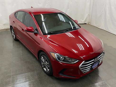 Used 2017 Hyundai Elantra SE image 2