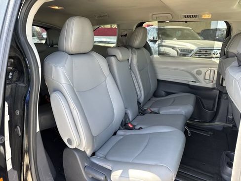 Used 2024 Toyota Sienna XLE FWD image 30