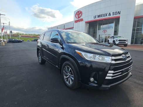 Used 2017 Toyota Highlander XLE AWD/4WD image 1