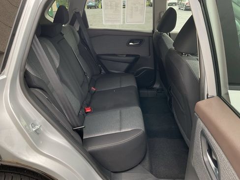 Used 2023 Nissan Rogue SV AWD/4WD image 19