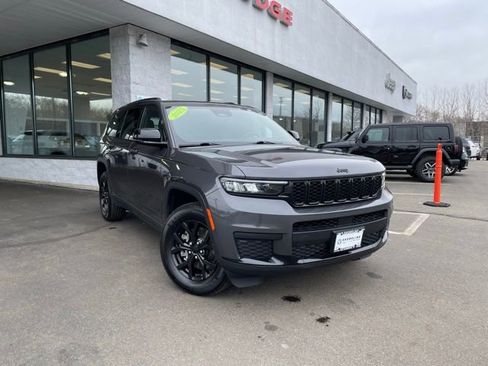 Used 2025 Jeep Grand Cherokee L Altitude AWD/4WD image 3