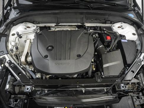 Used 2022 Volvo XC60 B5 Inscription w/ Climate Package image 18