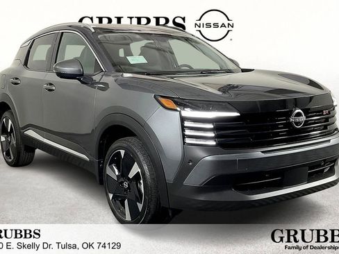 New 2025 Nissan Kicks SR image 1