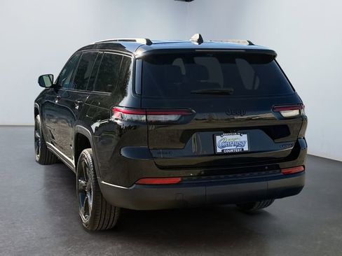 Used 2024 Jeep Grand Cherokee L Limited w/ Black Appearance Package AWD/4WD image 3