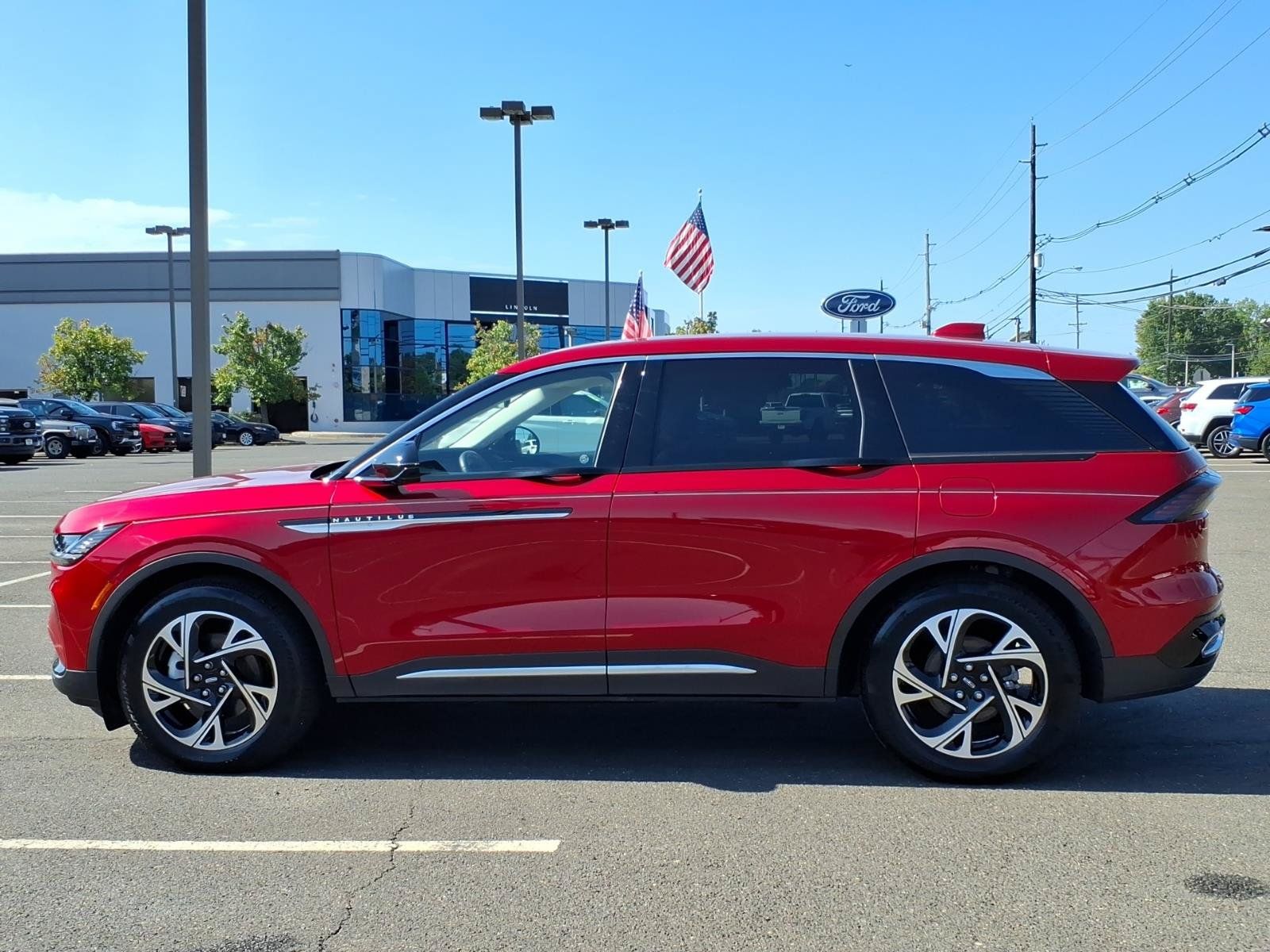Used 2026 Lincoln Nautilus Premier AWD/4WD image 4