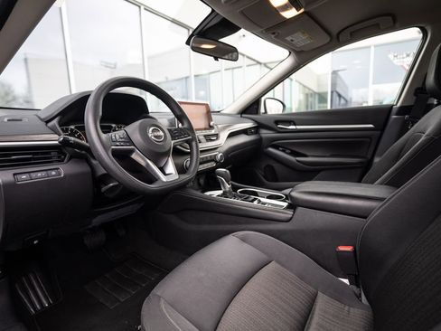 Used 2023 Nissan Altima 2.5 SV image 4