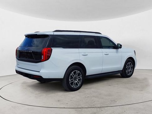 Certified 2025 Ford Expedition Active AWD/4WD image 5