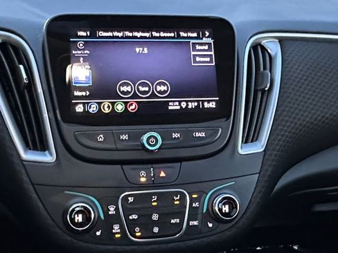 Used 2024 Chevrolet Malibu LT image 14