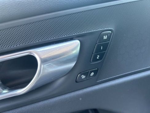 Used 2023 Volvo XC60 B5 Plus image 15