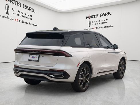 New 2026 Lincoln Nautilus Reserve AWD/4WD image 3