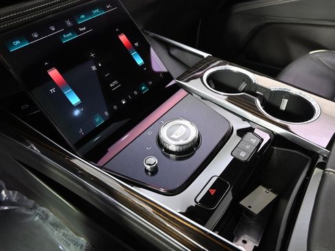 Certified 2025 Cadillac Escalade Premium Luxury image 33