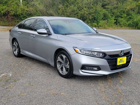 Used 2018 Honda Accord EX image 3