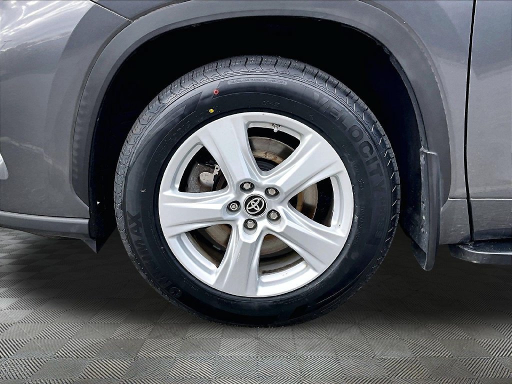 Used 2021 Toyota Highlander LE AWD/4WD image 7
