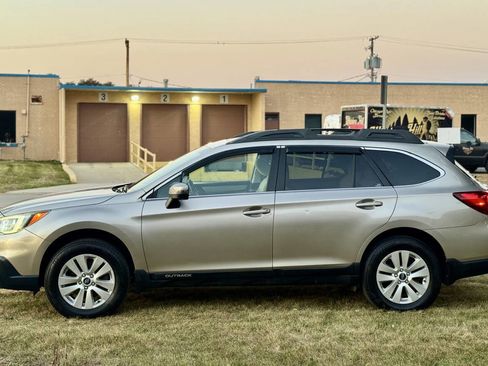 Used 2016 Subaru Outback 2.5i Premium image 4