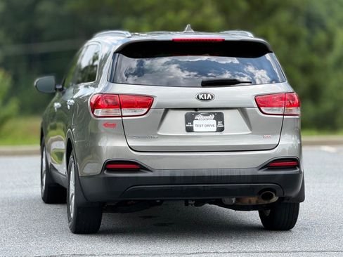 Used 2016 Kia Sorento FWD image 5