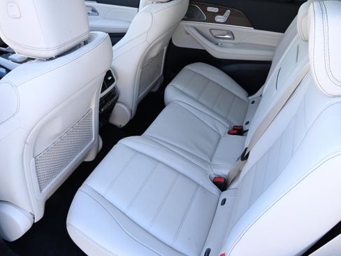 Used 2024 Mercedes-Benz GLS 450 4MATIC image 11