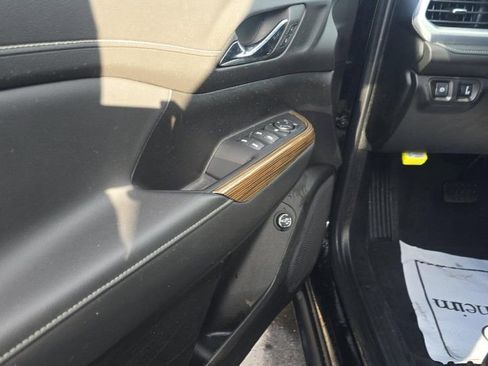 Used 2023 GMC Acadia SLE w/ Driver Convenience Package image 12