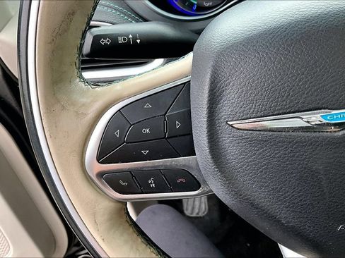 Used 2018 Chrysler Pacifica Limited w/ Advanced Safetytec Group FWD image 18