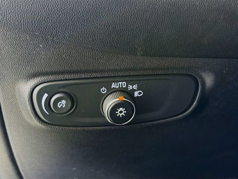 Used 2020 Chevrolet Equinox LS FWD image 13
