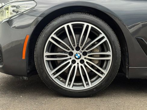 Used 2020 BMW 530i xDrive w/ M Sport Package AWD/4WD image 15