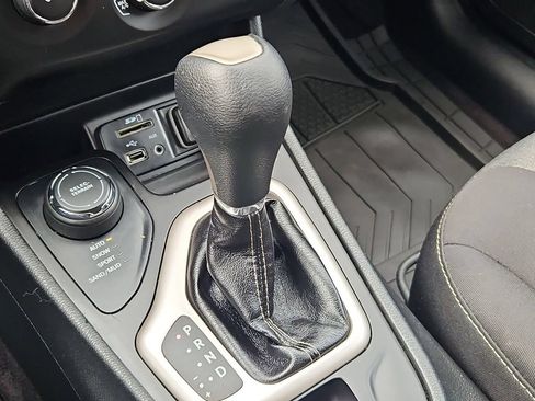 Used 2016 Jeep Cherokee Sport AWD/4WD image 20