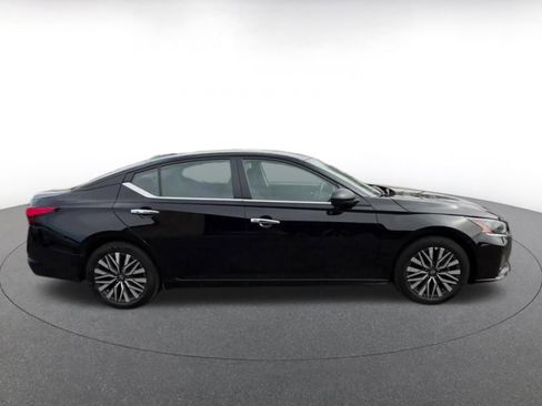 Used 2025 Nissan Altima 2.5 SV FWD image 16
