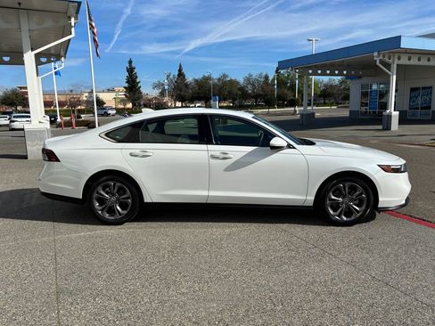 Used 2023 Honda Accord EX image 4