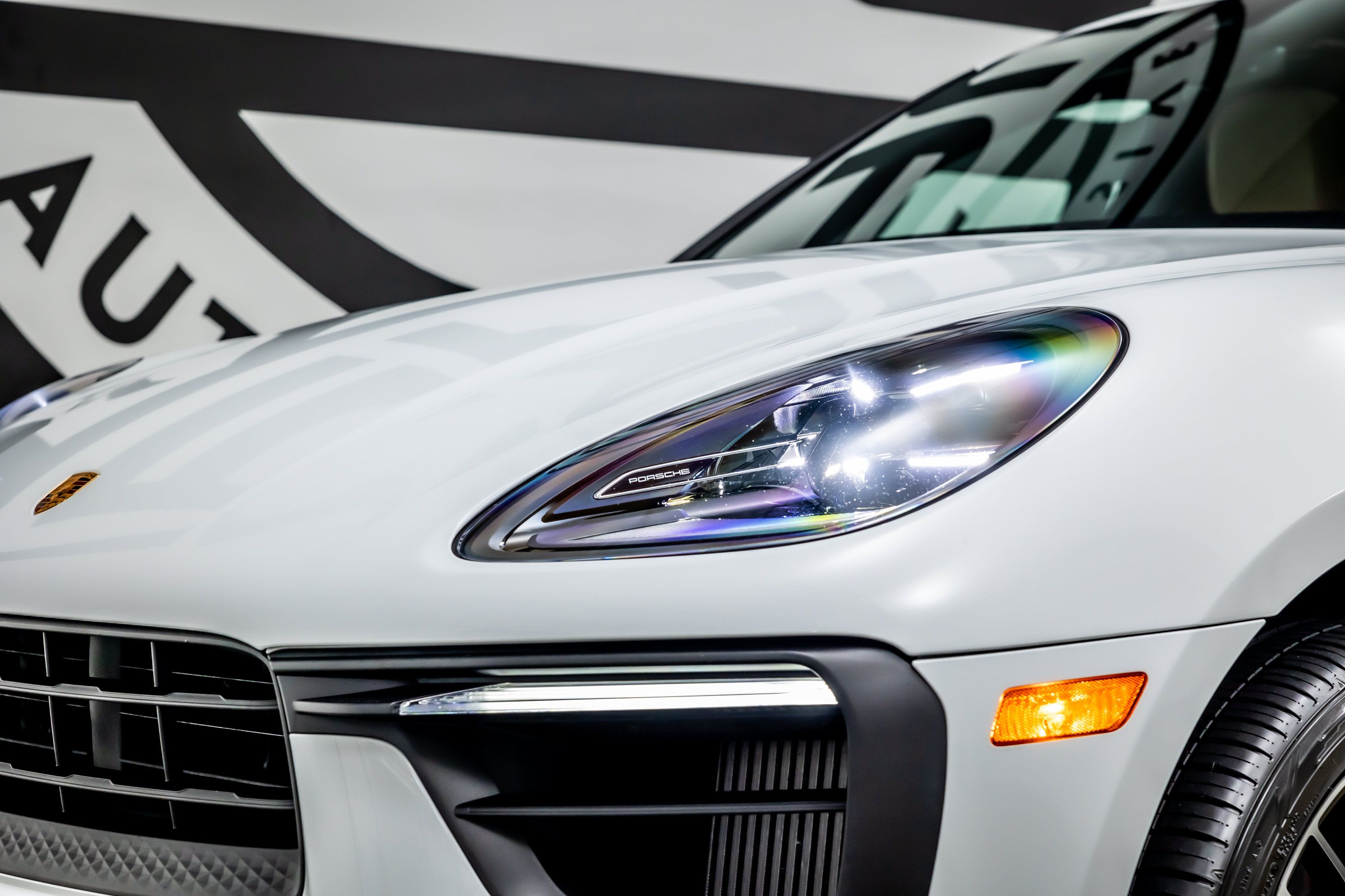 Used 2022 Porsche Macan S AWD/4WD image 15