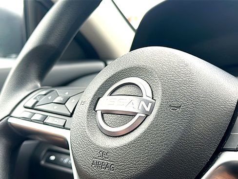 Used 2025 Nissan Altima 2.5 SV FWD image 30