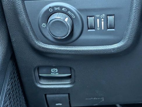 Used 2025 Jeep Grand Cherokee Altitude AWD/4WD image 20