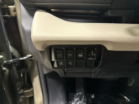 Used 2022 Subaru Ascent Touring AWD/4WD image 38