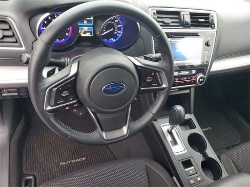 Used 2018 Subaru Outback 2.5i Premium image 18