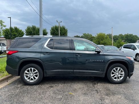 Used 2018 Chevrolet Traverse LT FWD image 2