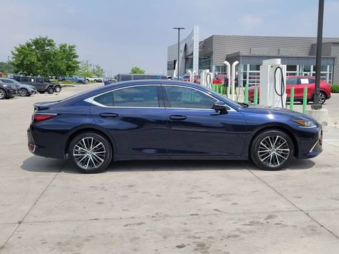 Used 2025 Lexus ES 300h w/ Premium Package FWD image 2