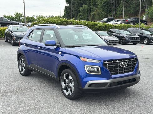 Certified 2024 Hyundai Venue Limited FWD image 3