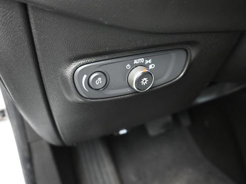 Used 2021 Chevrolet Equinox LS w/ LS Convenience Package FWD image 13