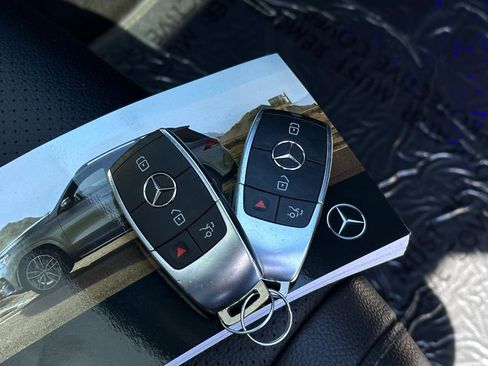 Used 2022 Mercedes-Benz GLE 350 4MATIC w/ AMG Line Exterior image 8