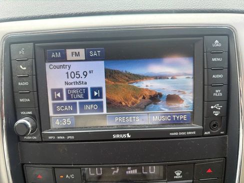 Used 2011 Jeep Grand Cherokee Laredo AWD/4WD image 16