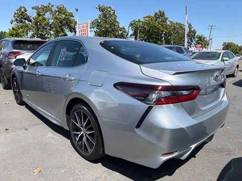Used 2023 Toyota Camry SE FWD image 6