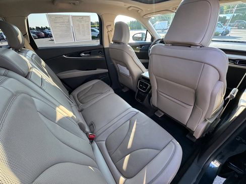 Used 2022 Lincoln Nautilus Reserve w/ Luxury Package AWD/4WD image 16