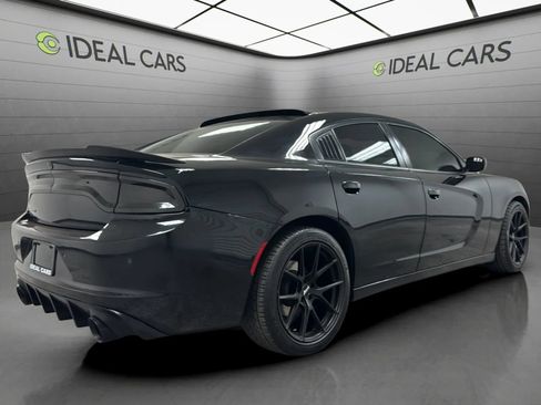Used 2020 Dodge Charger SXT w/ Leather Interior Group RWD image 5