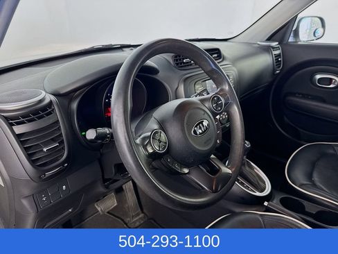 Used 2016 Kia Soul + image 9