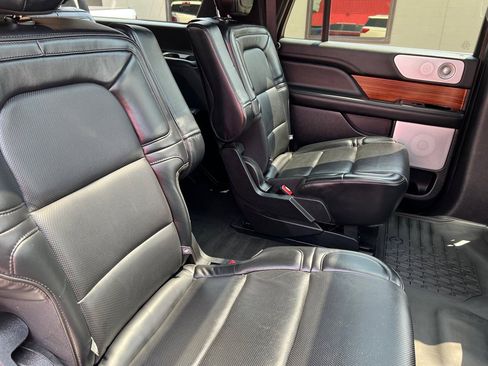 Used 2019 Lincoln Navigator L Reserve image 17