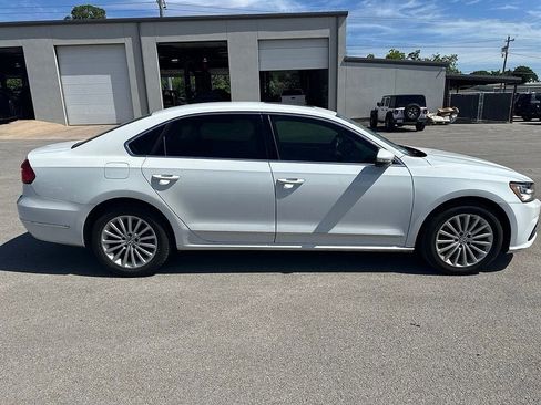 Used 2016 Volkswagen Passat 1.8T SE FWD image 4